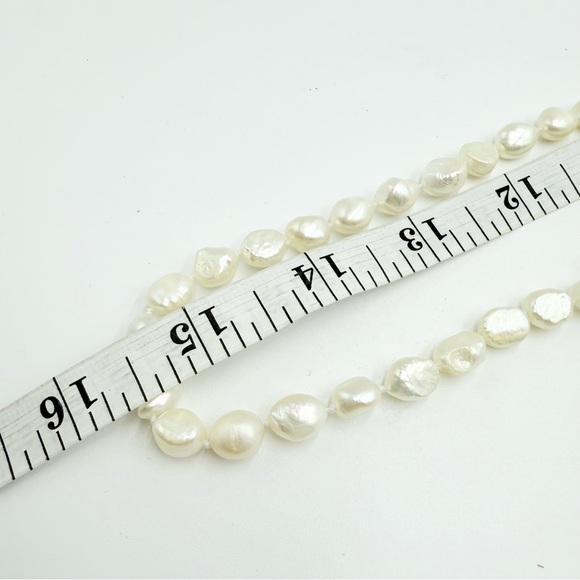 Vintage Elegant Genuine White Pearl Necklace - Picture 6 of 6